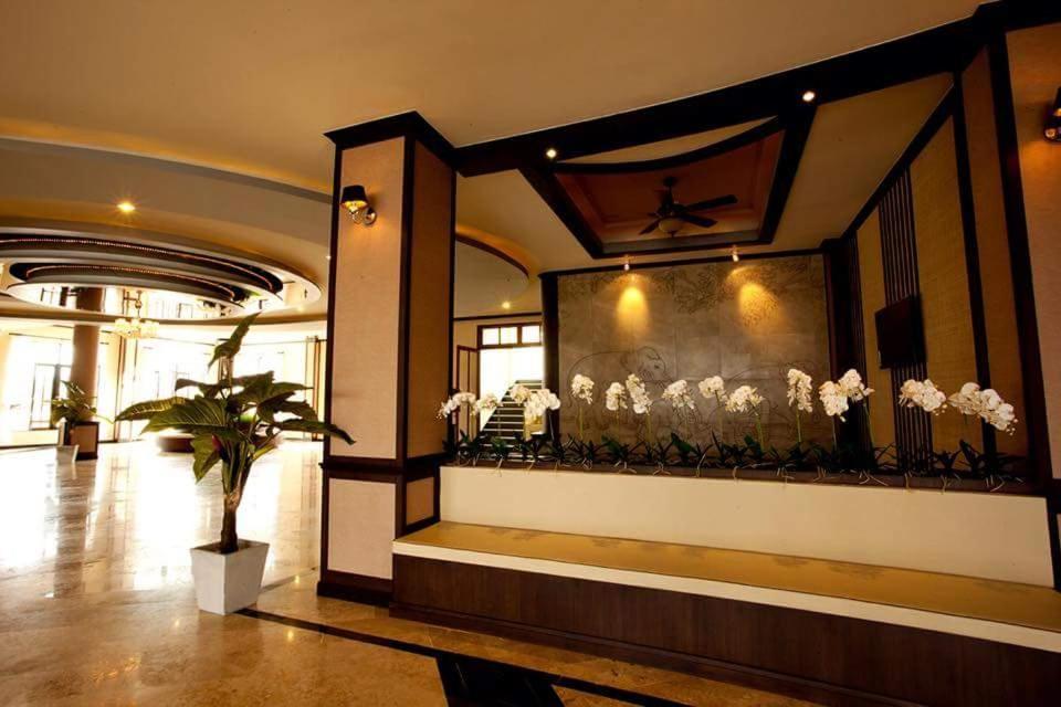 J&Y Lodge Hotel Chonburi Exterior foto